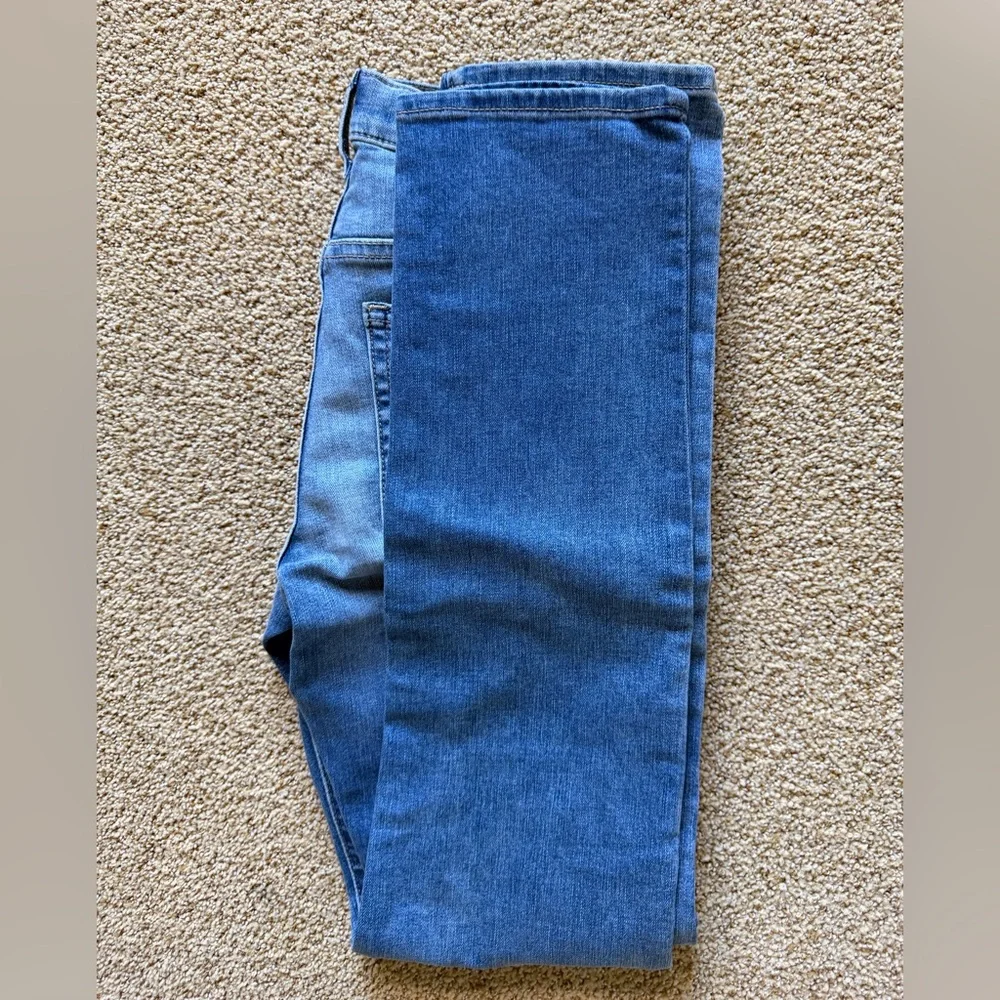 Boys/Girls Size 14 Blue Jeans Distressed  NWOT